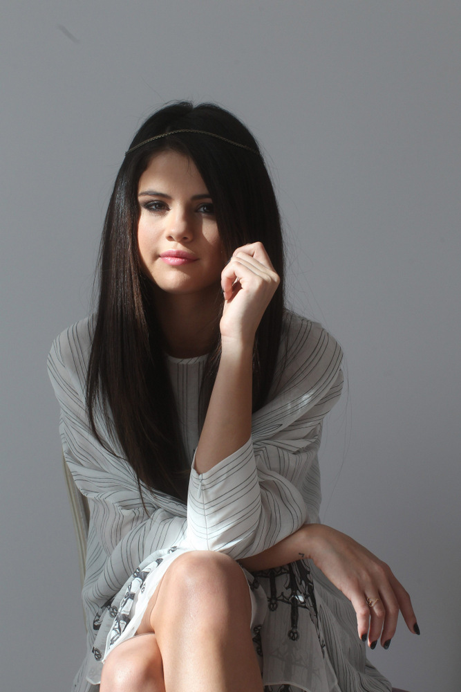 Singer And Artist Selena Gomez Photoshoot Picture Background HD Wallpaper