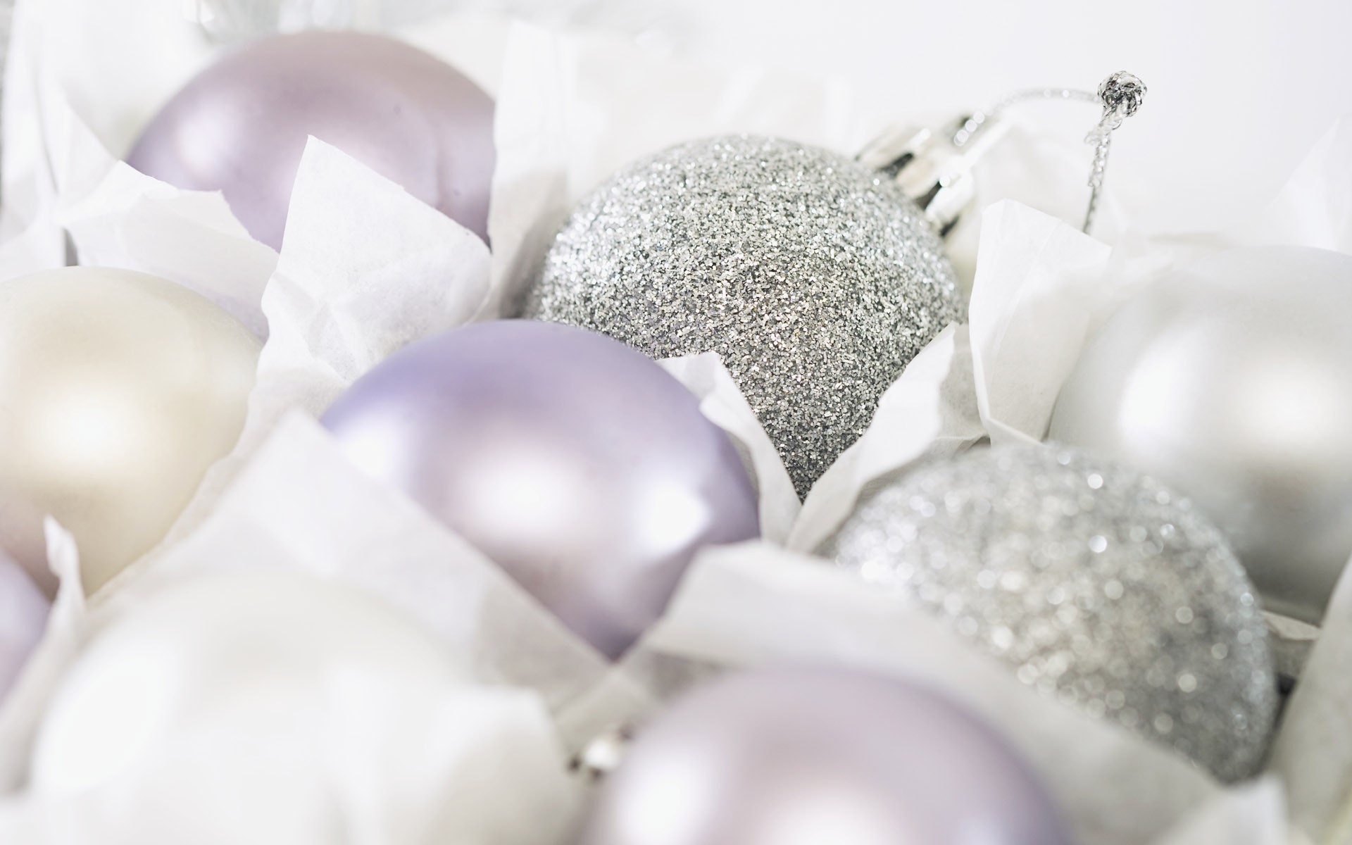 Awesome White Christmas Balls Accerories HD Wallpaper And Photo